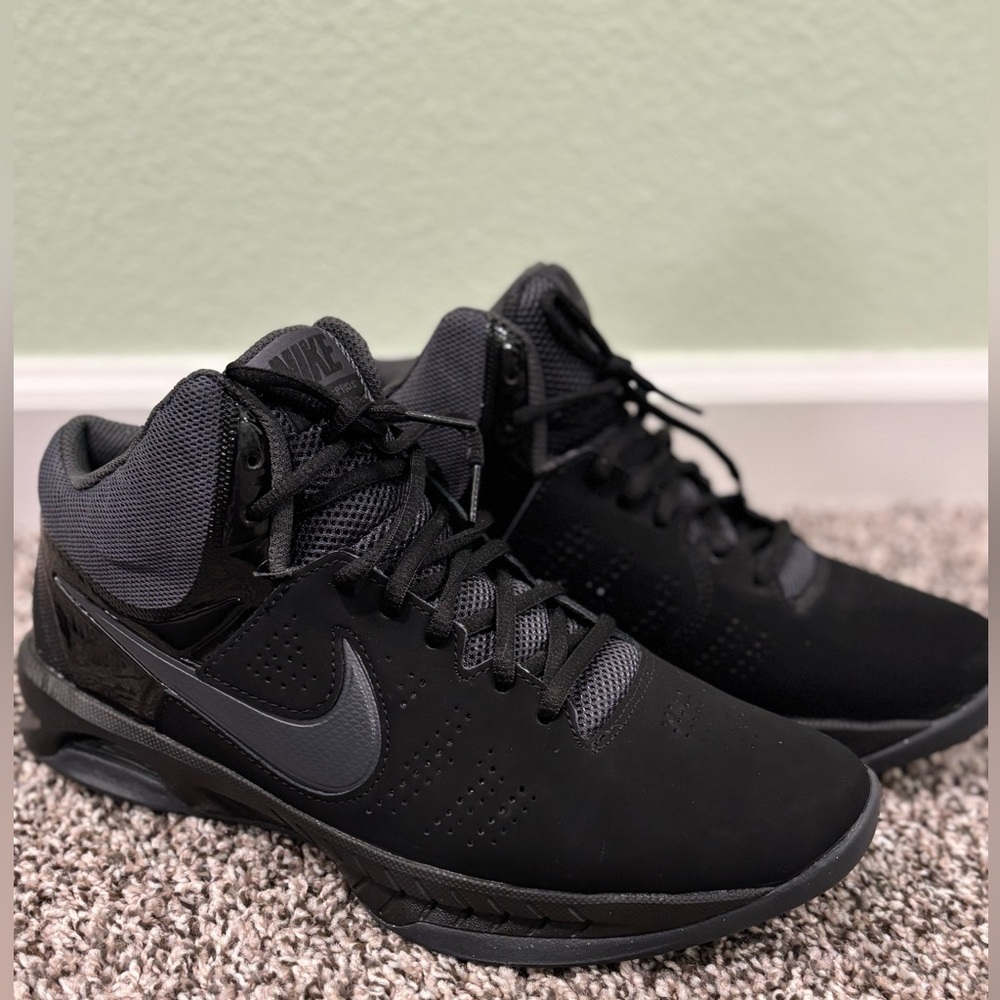 Nike Men's Black and Gray Sneakers Size 8.5